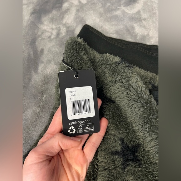 PJ Salvage Pajama Shorts Fuzzy Fleece Lounge Star Print in Olive, size S, NWT! - Picture 5 of 9